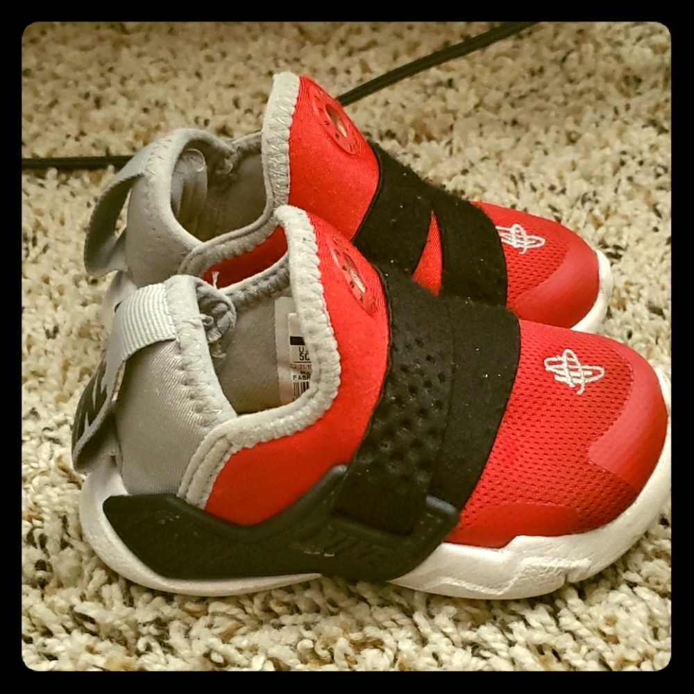 Nike boys shoes